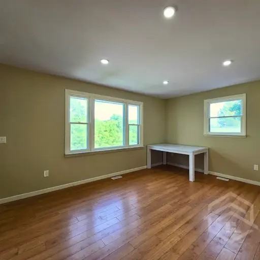 215 Charles St W - Photo 2 of 9