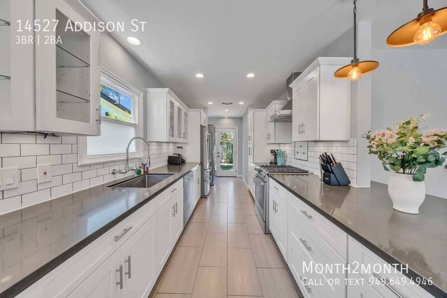 14527 Addison St - Photo 4 of 32