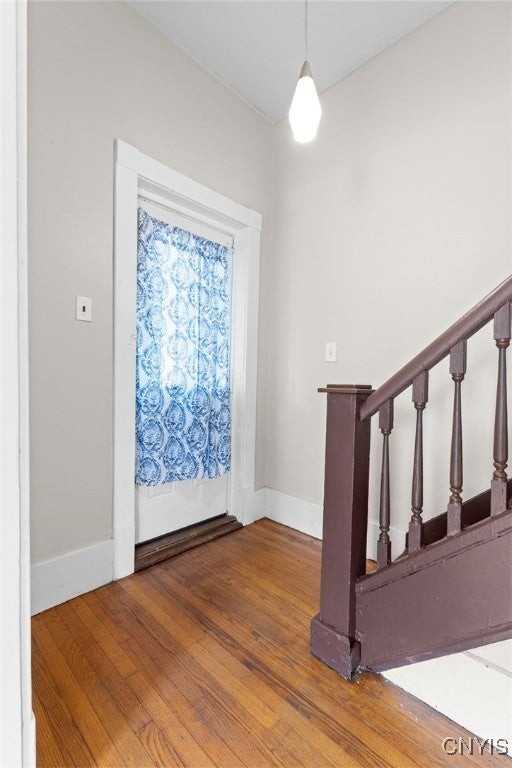 109 Center St - Photo 2 of 26