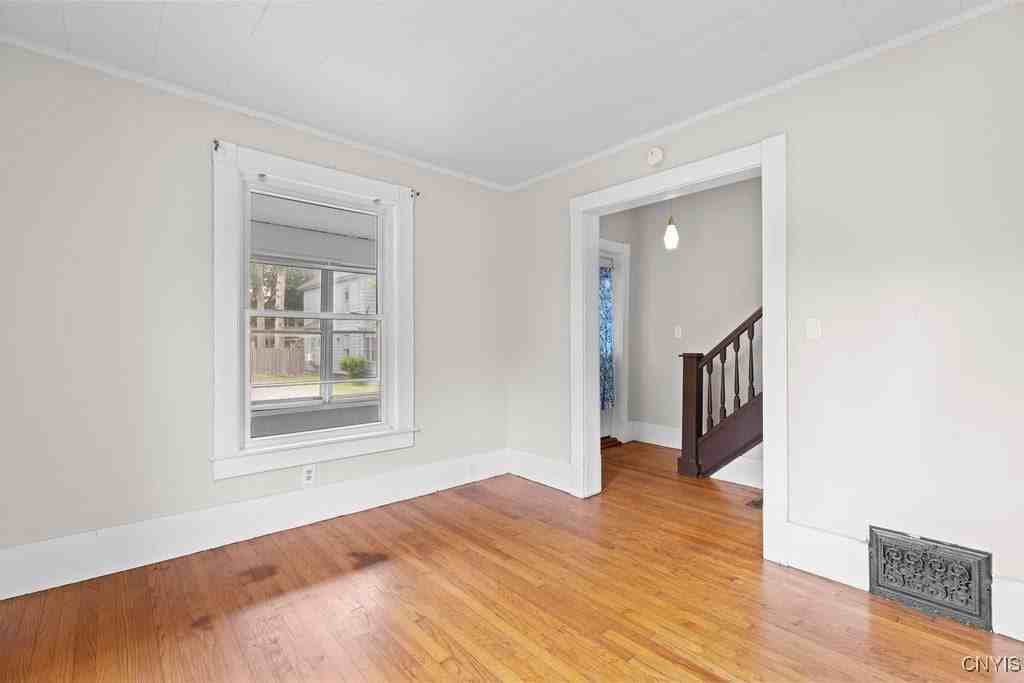 109 Center St - Photo 4 of 26