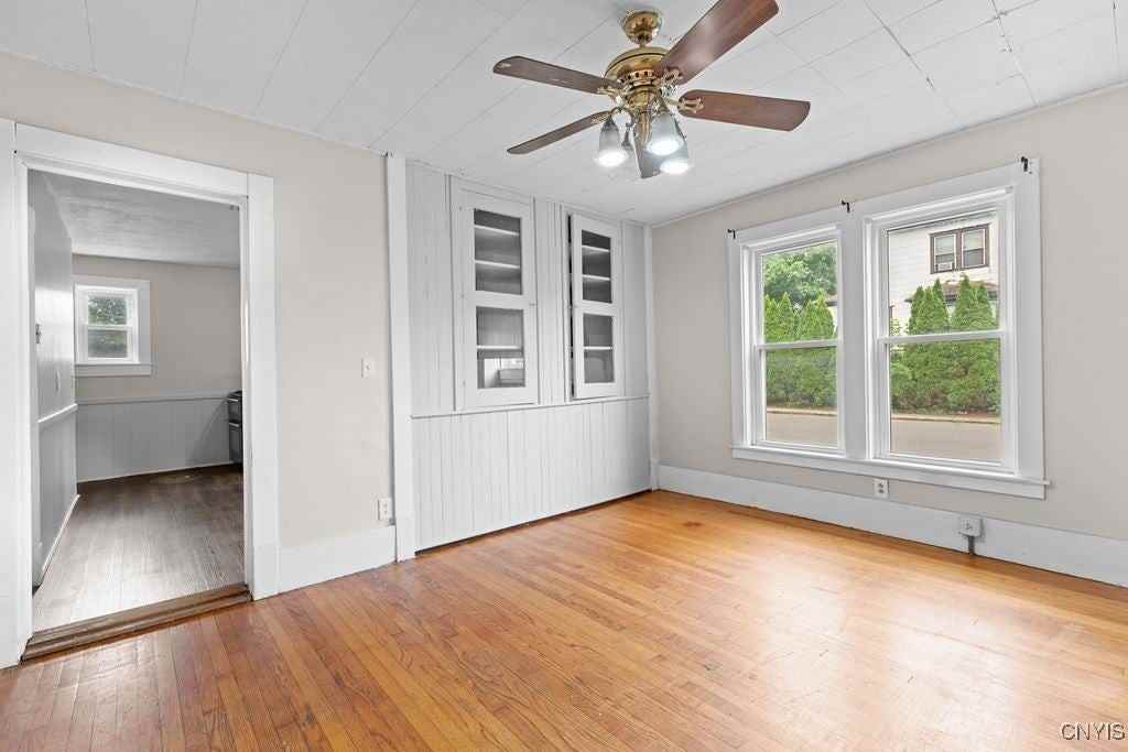 109 Center St - Photo 5 of 26