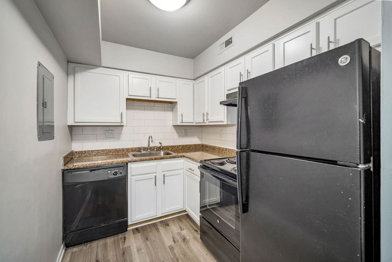 Oakmont Flats Apartments - Photo 6 of 43