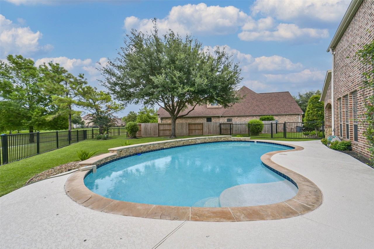 1202 Maroon Ln - Photo 2 of 49