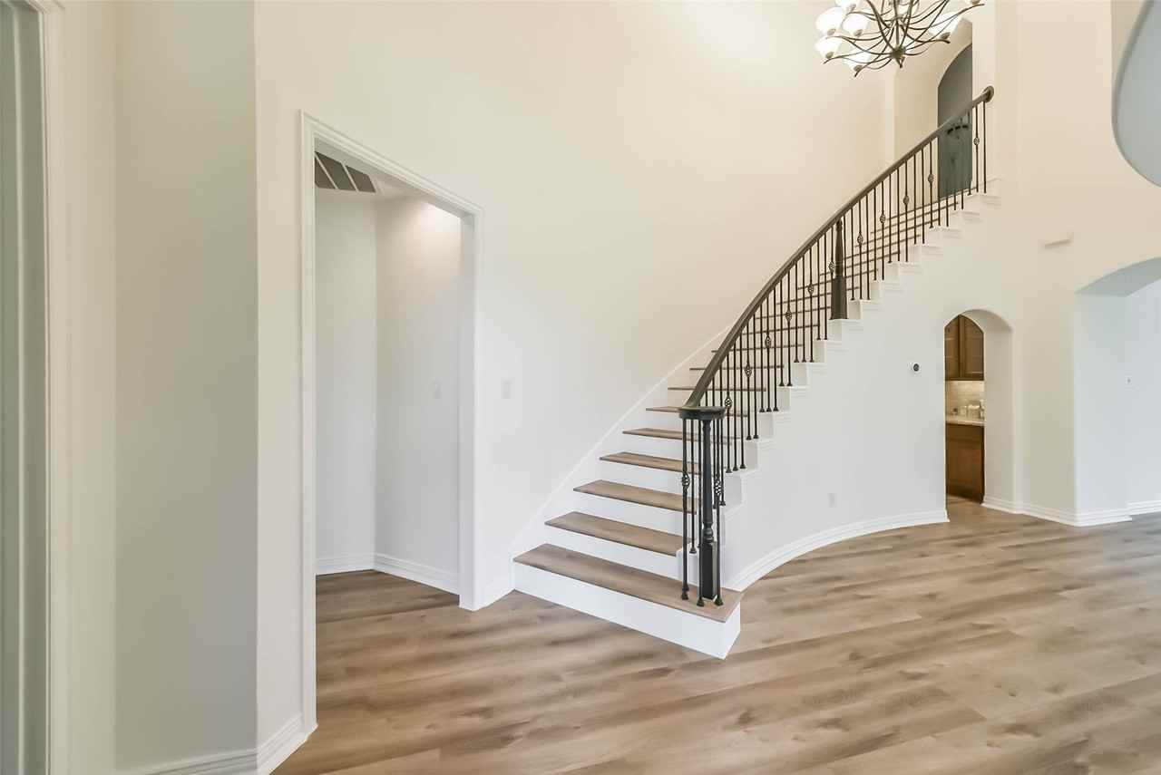 1202 Maroon Ln - Photo 4 of 49