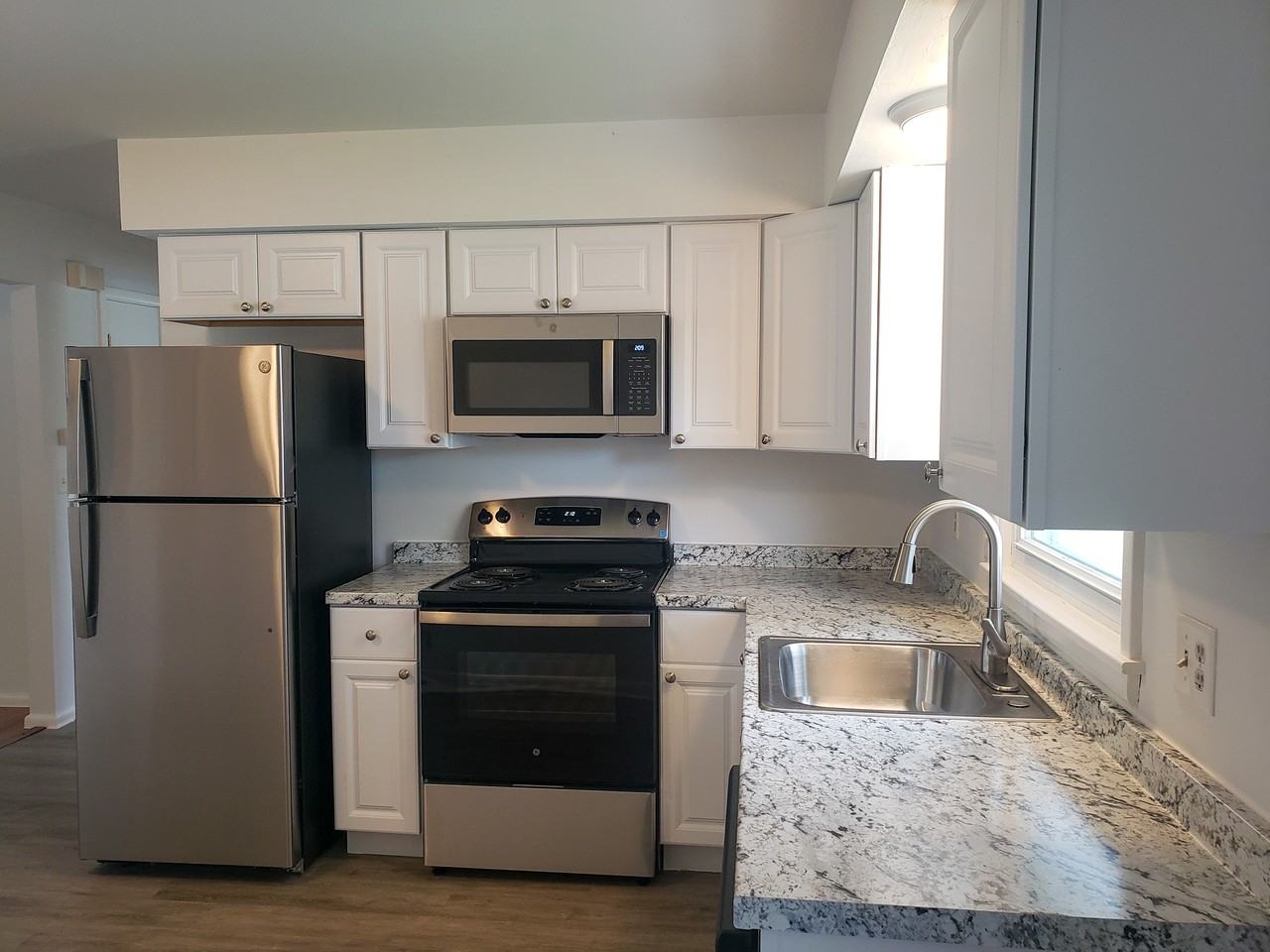 1216 North Pontiac Drive - Photo 2 of 19