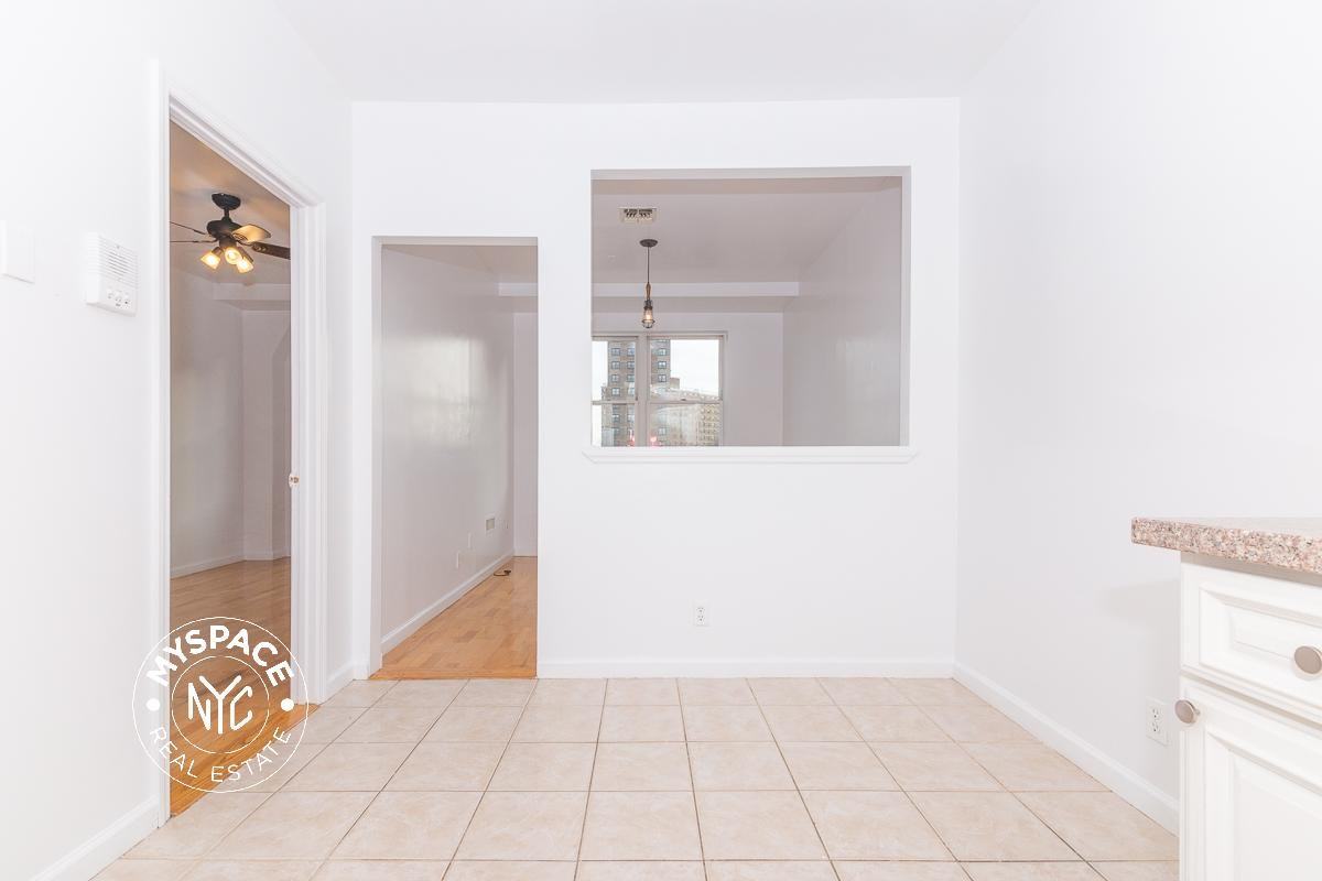 823 Willoughby Ave #3B - Photo 3 of 10