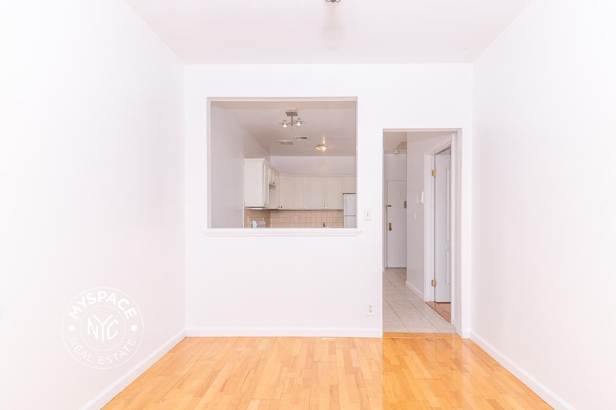 823 Willoughby Ave #3B - Photo 6 of 10