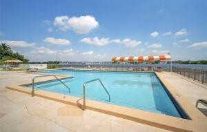 1301 Ne Miami Gardens Dr - Photo 3 of 19