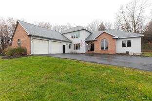 4892 Macgregor Ln - Photo 1 of 1