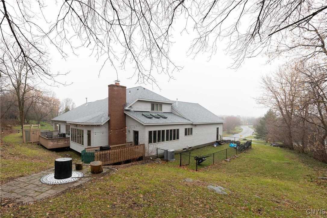 4892 Macgregor Ln - Photo 2 of 27