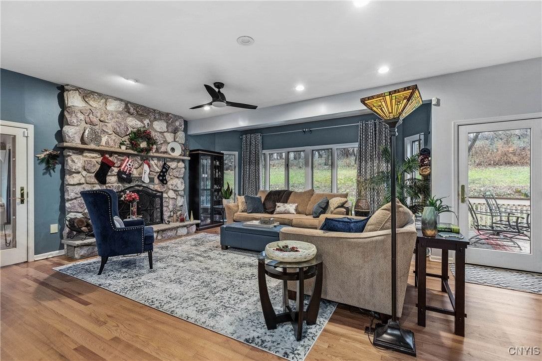 4892 Macgregor Ln - Photo 5 of 27