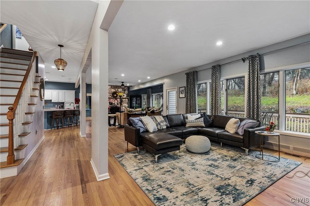 4892 Macgregor Ln - Photo 7 of 27