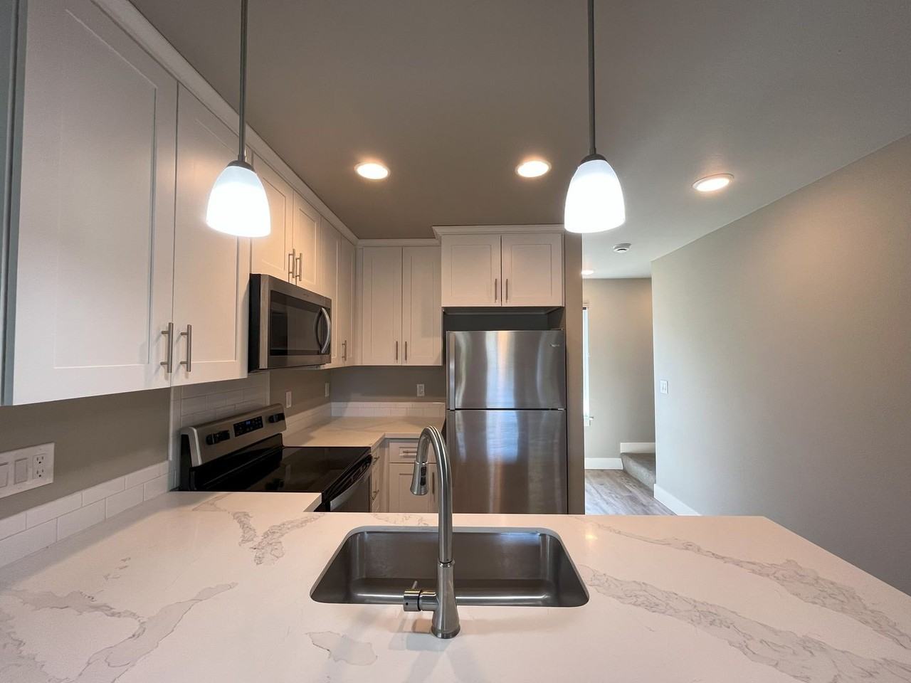 13198 Ne Glisan St - Photo 7 of 34