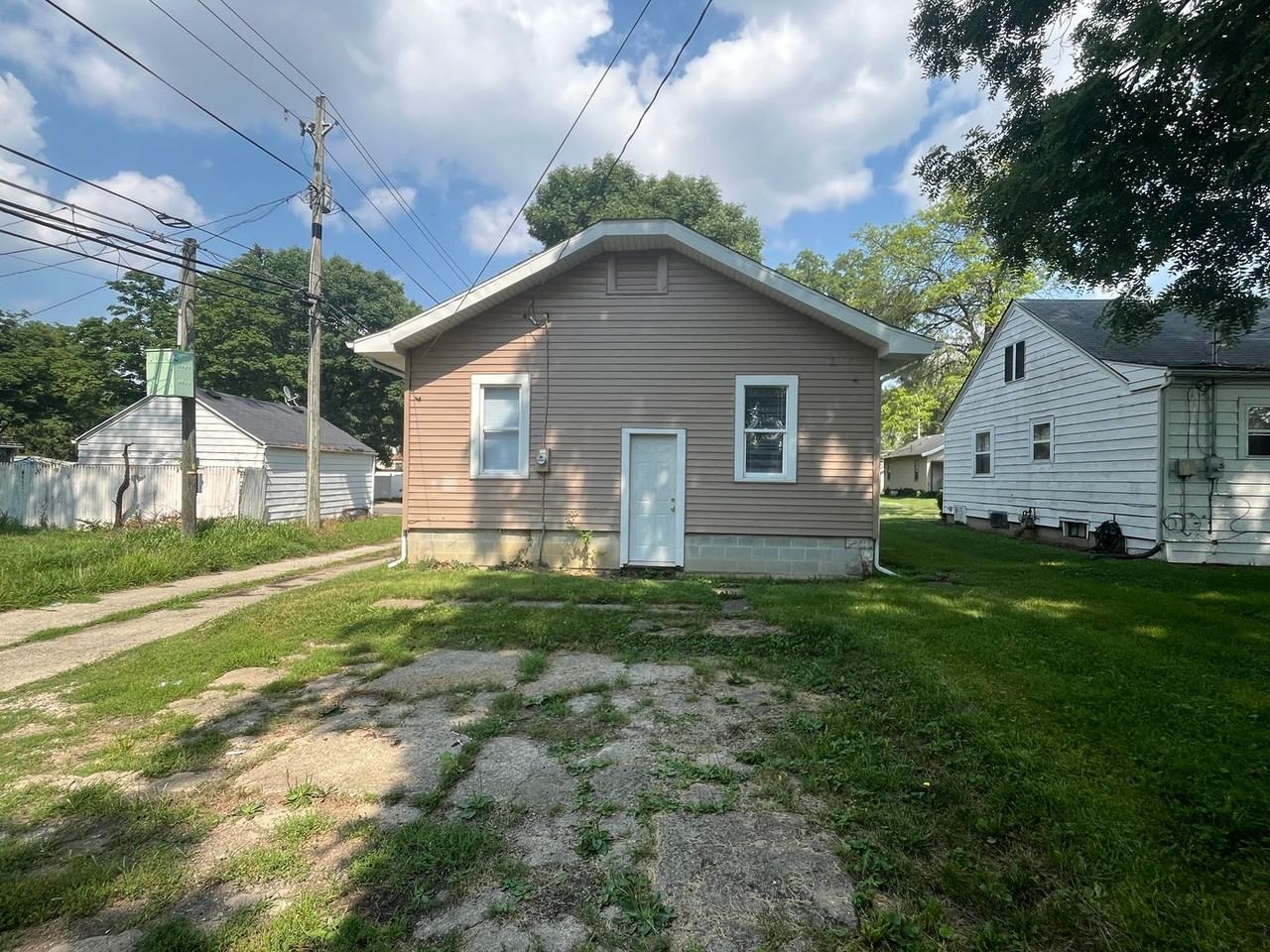 3316 Plaza Dr - Photo 2 of 22