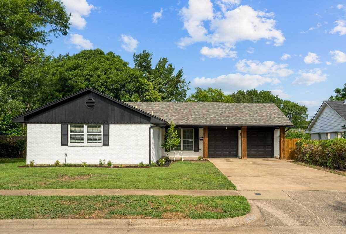 8815 Hackney Ln - Photo 2 of 26