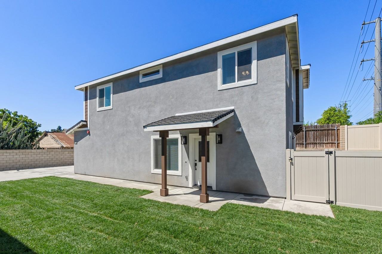 6009 Florence St - Photo 2 of 46