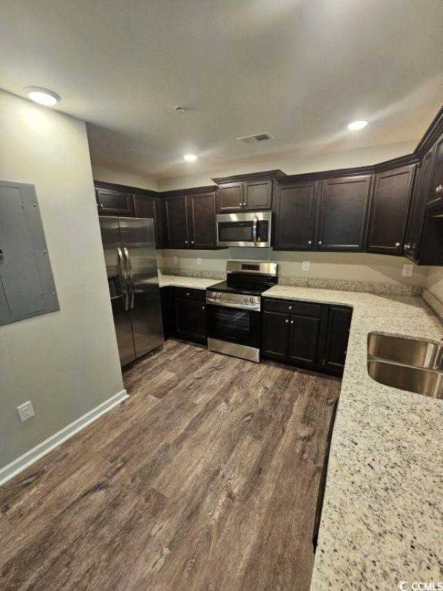 1100 Commons Blvd - Photo 3 of 8