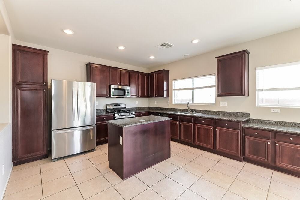 11548 Kindsland St - Photo 7 of 17