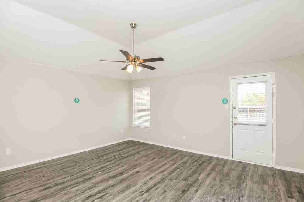 6836 Bluff View Dr - Photo 3 of 16