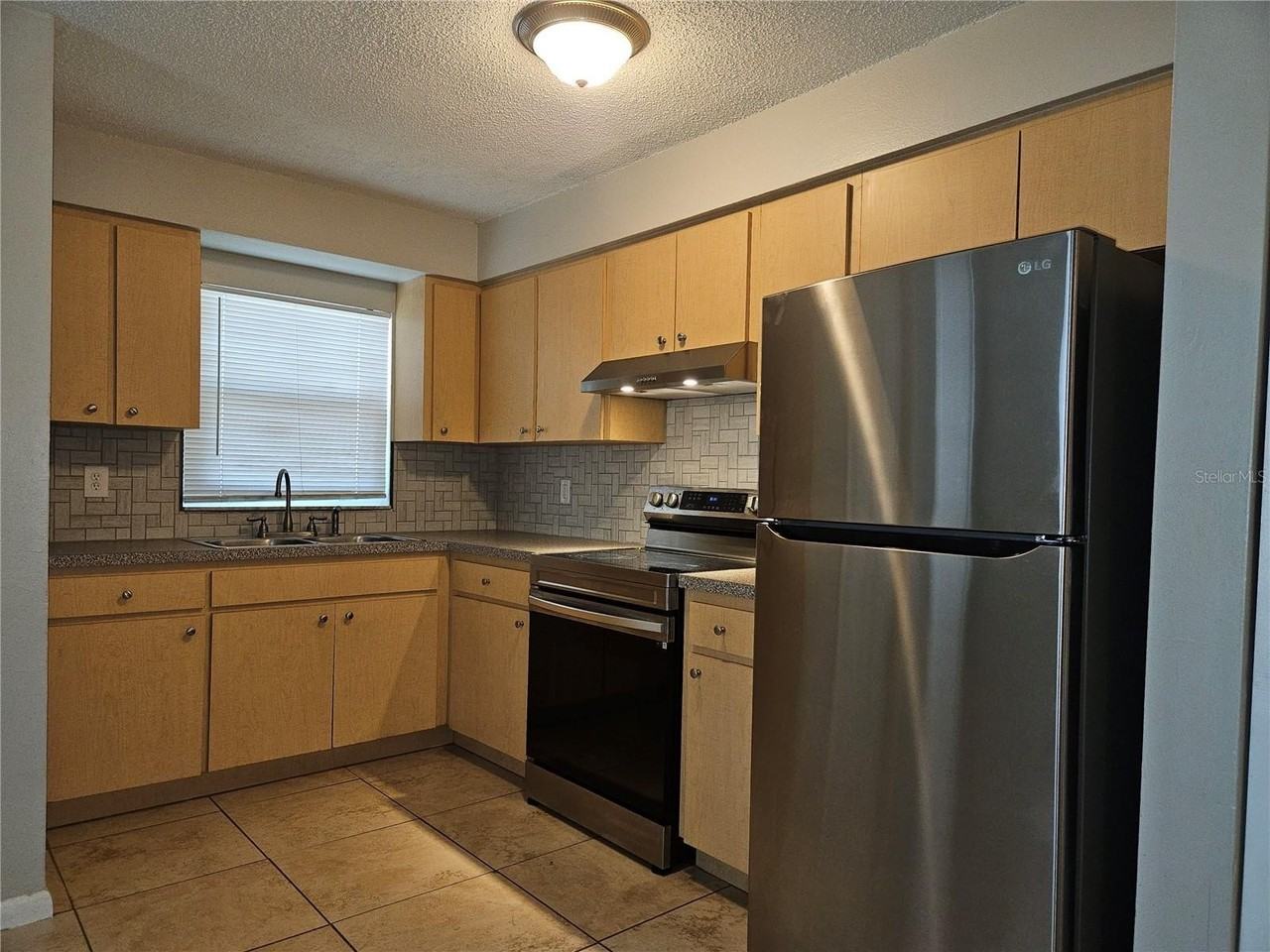 2410 W Cypress St #B - Photo 6 of 17