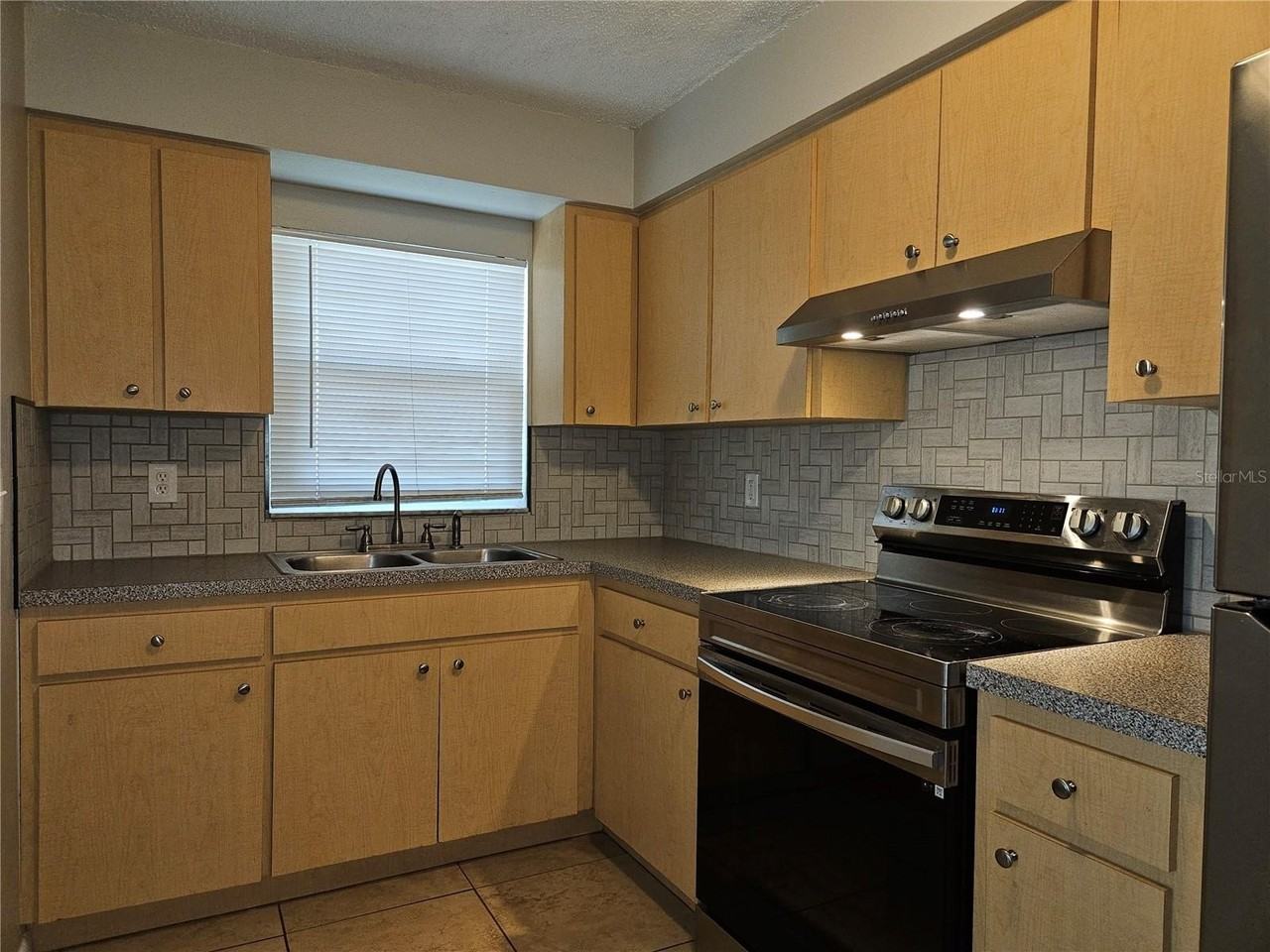 2410 W Cypress St #B - Photo 7 of 17