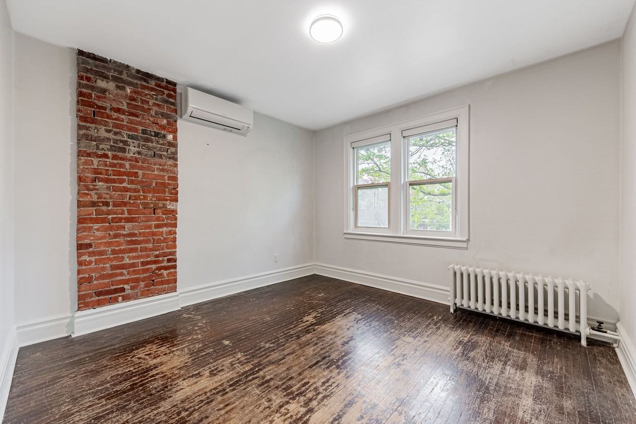 110 Duplex Avenue - Photo 3 of 27