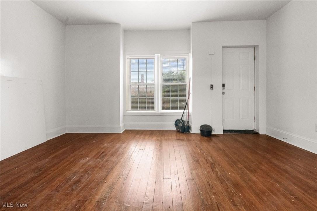 15416 Waterloo Rd - Photo 7 of 17