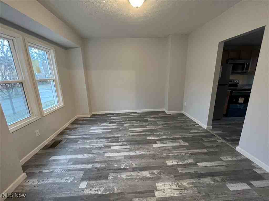 3633 Tullamore Rd - Photo 2 of 21