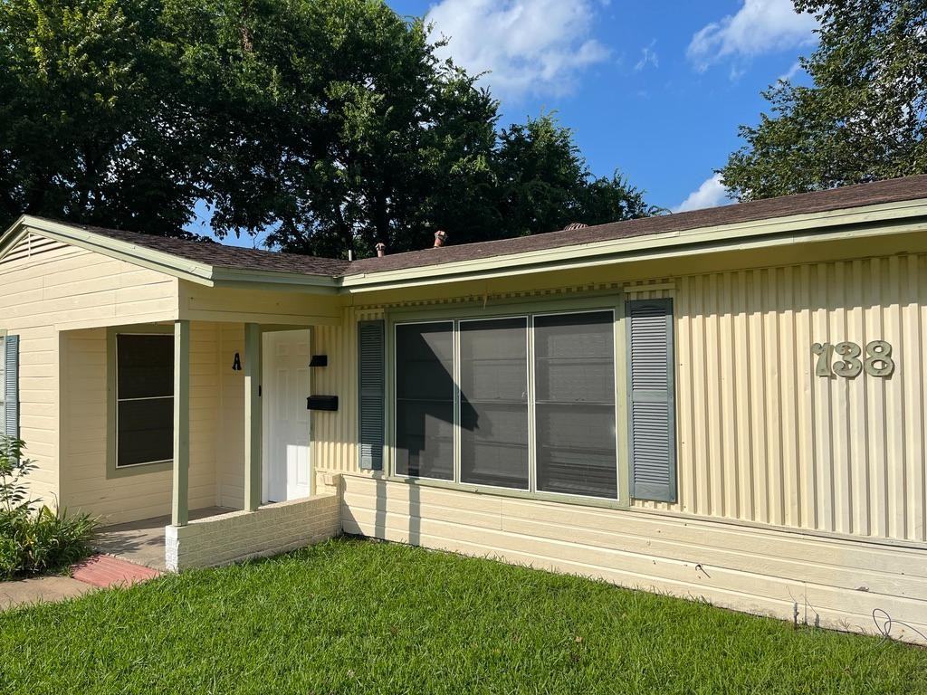 138 Vandenburg Dr - Photo 2 of 10