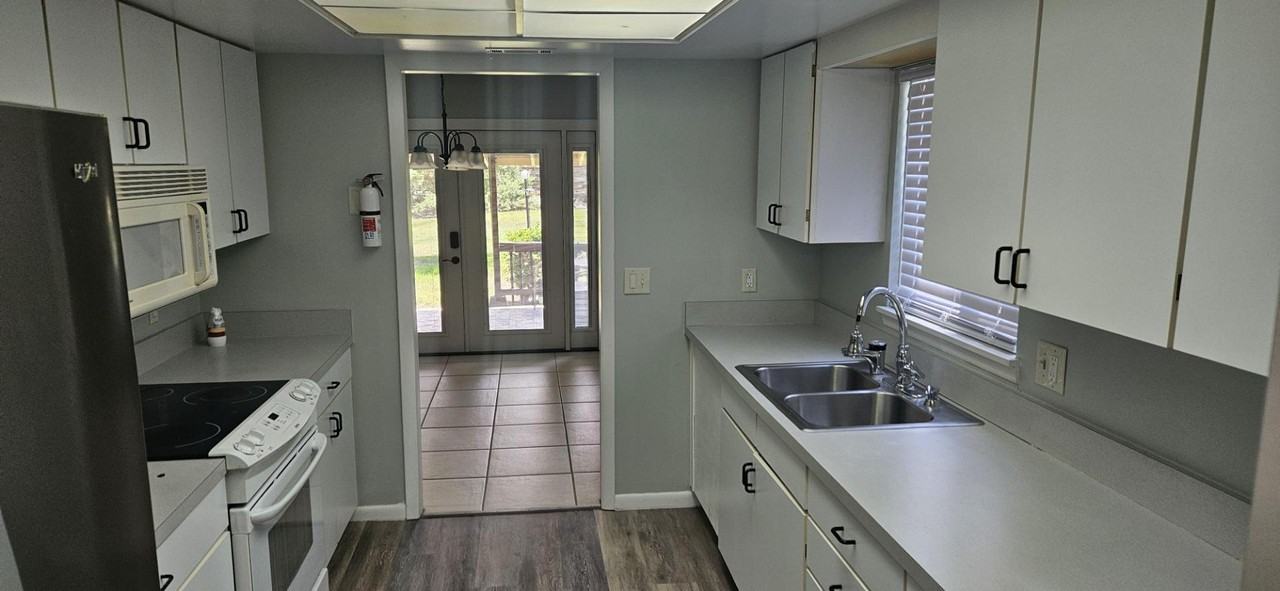 5400 La Moya Ave - Photo 2 of 4