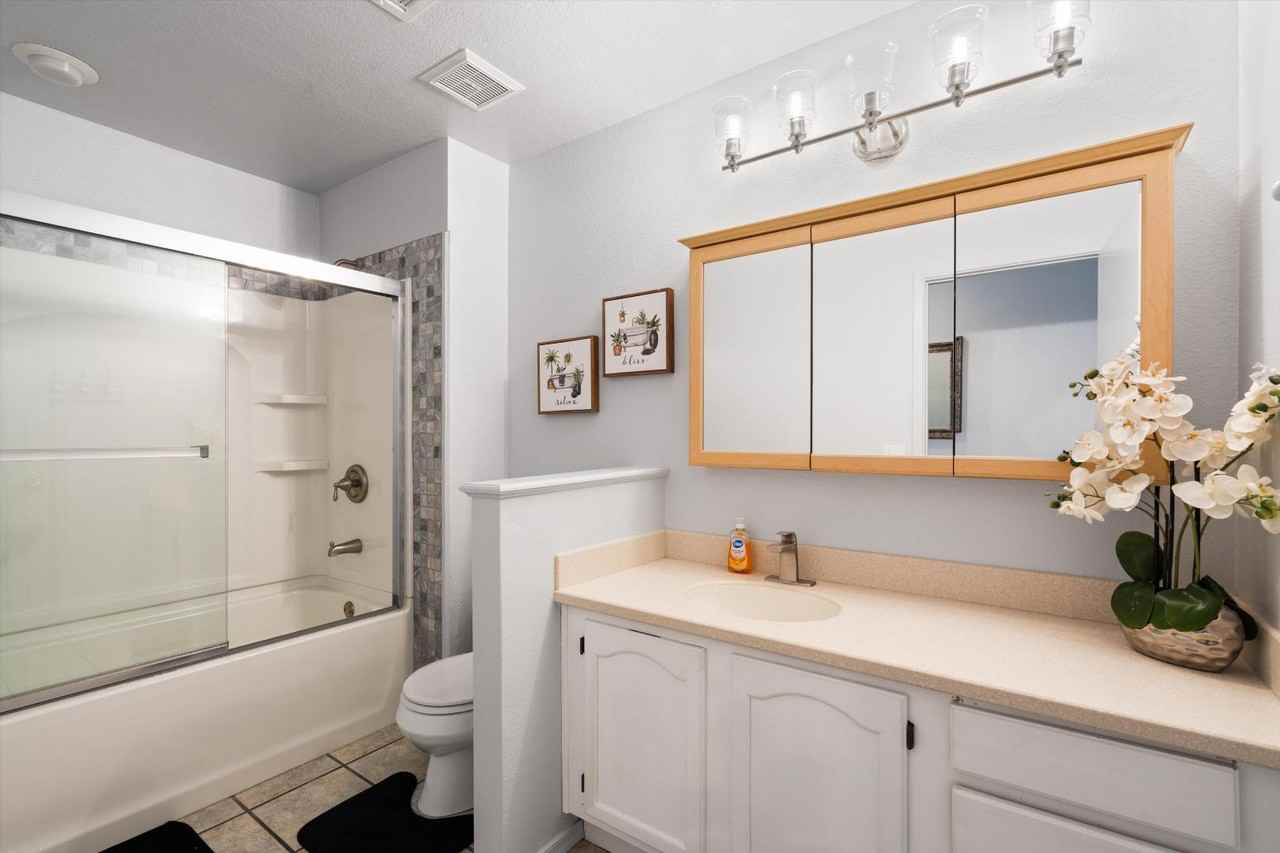 Manhatton - Photo 6 of 7