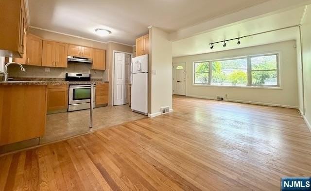 920 E Lawn Dr - Photo 4 of 17