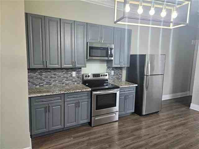 2401 S Saratoga St - Photo 2 of 26