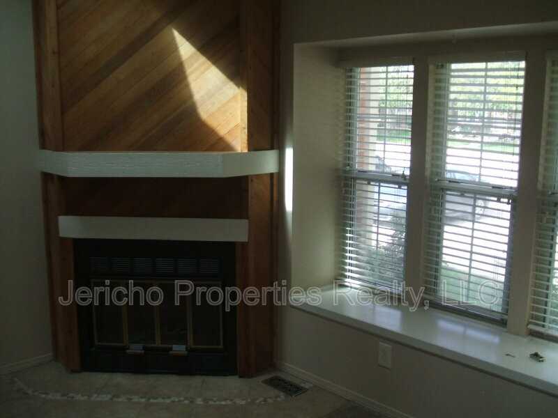 1250 S Flower Cir #D - Photo 2 of 4