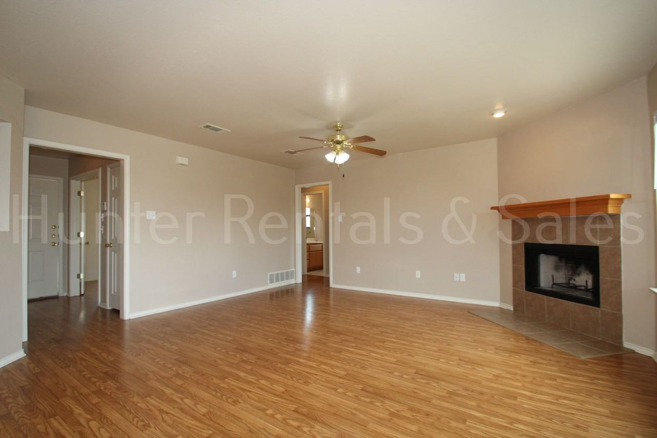 1209 Katelyn Cir - Photo 3 of 28