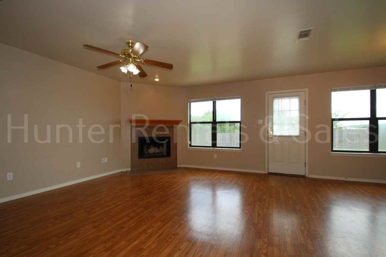 1209 Katelyn Cir - Photo 4 of 28