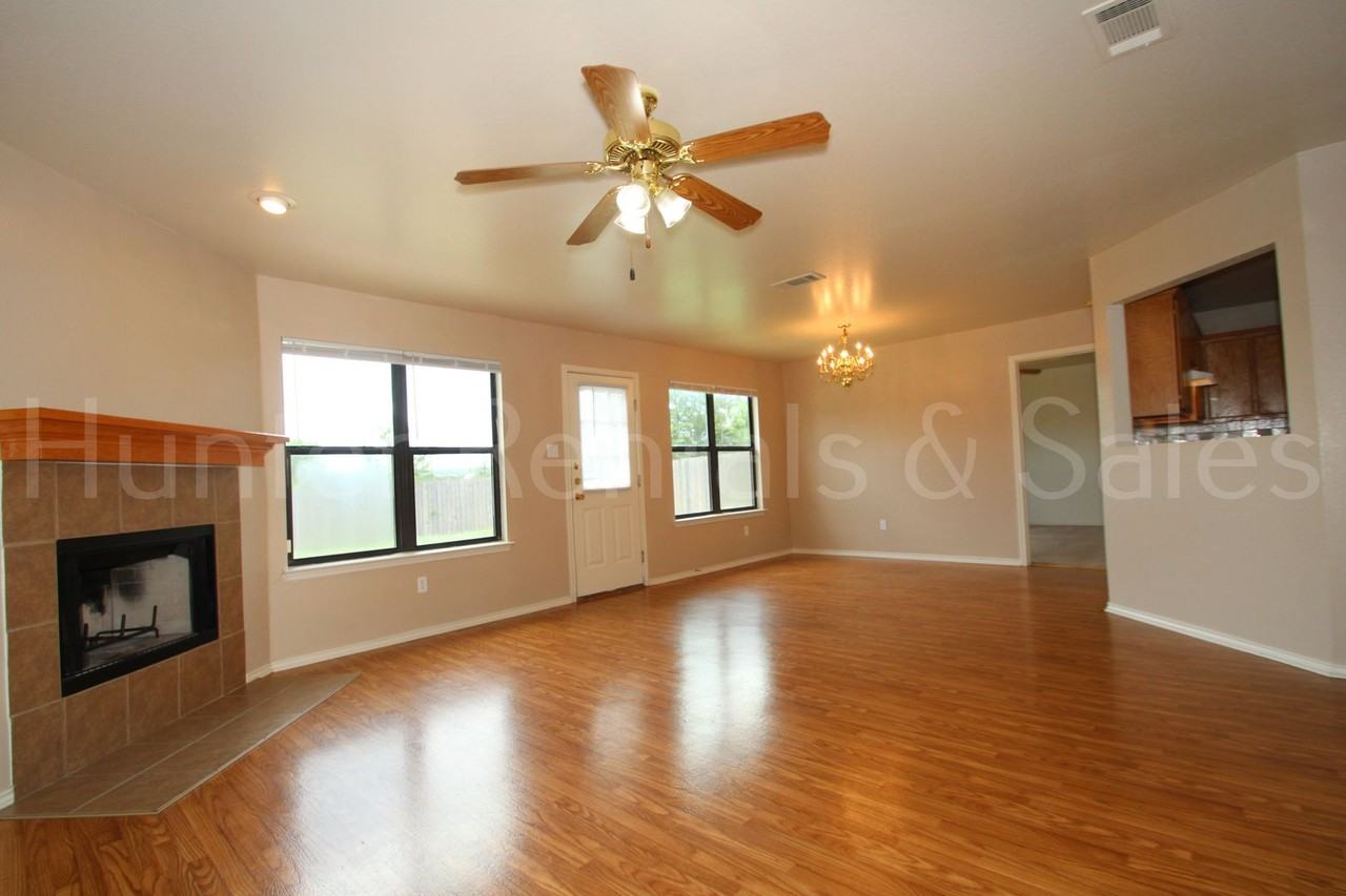 1209 Katelyn Cir - Photo 5 of 28