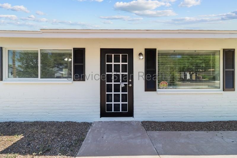 6719 E Latham St - Photo 3 of 20