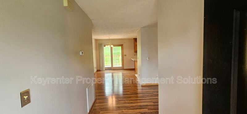 2 Singing Pines Ln - Photo 2 of 44