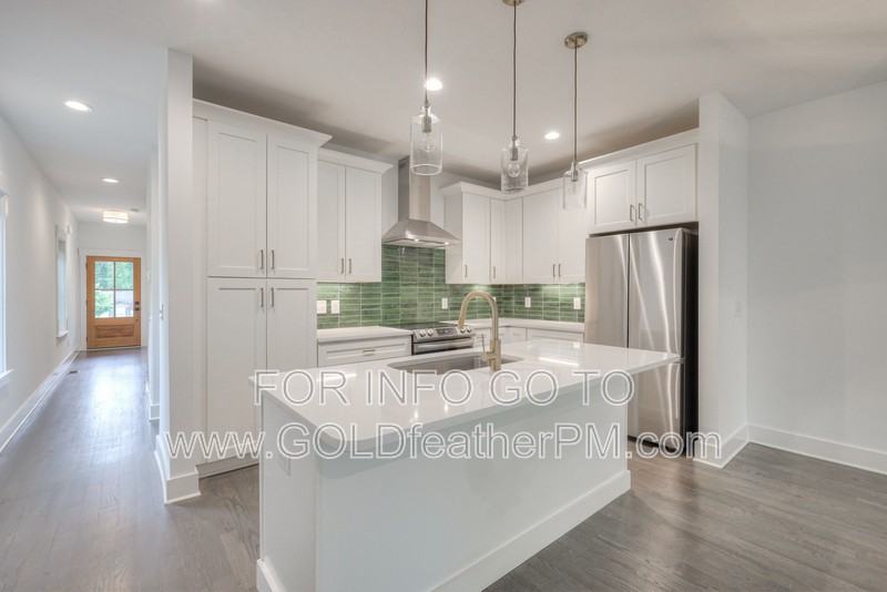 709B 23rd St - Photo 5 of 44