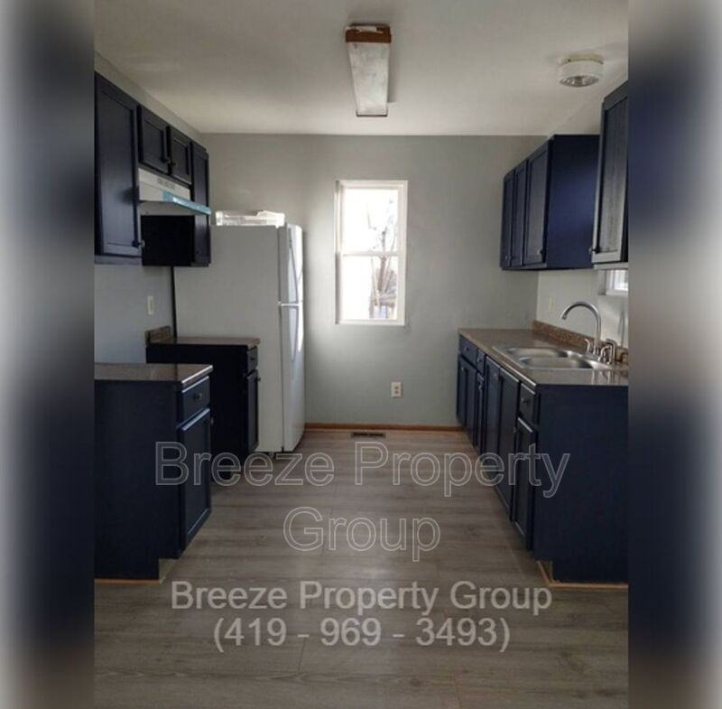 205 W Chalmers Ave - Photo 3 of 14