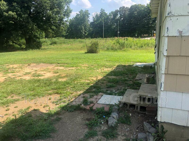 2209 Culp Cir - Photo 2 of 11