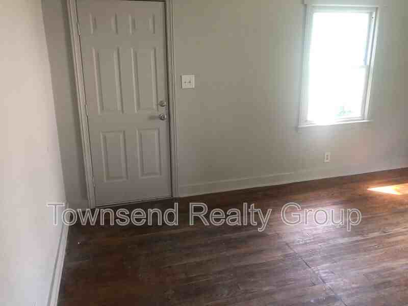2209 Culp Cir - Photo 3 of 11