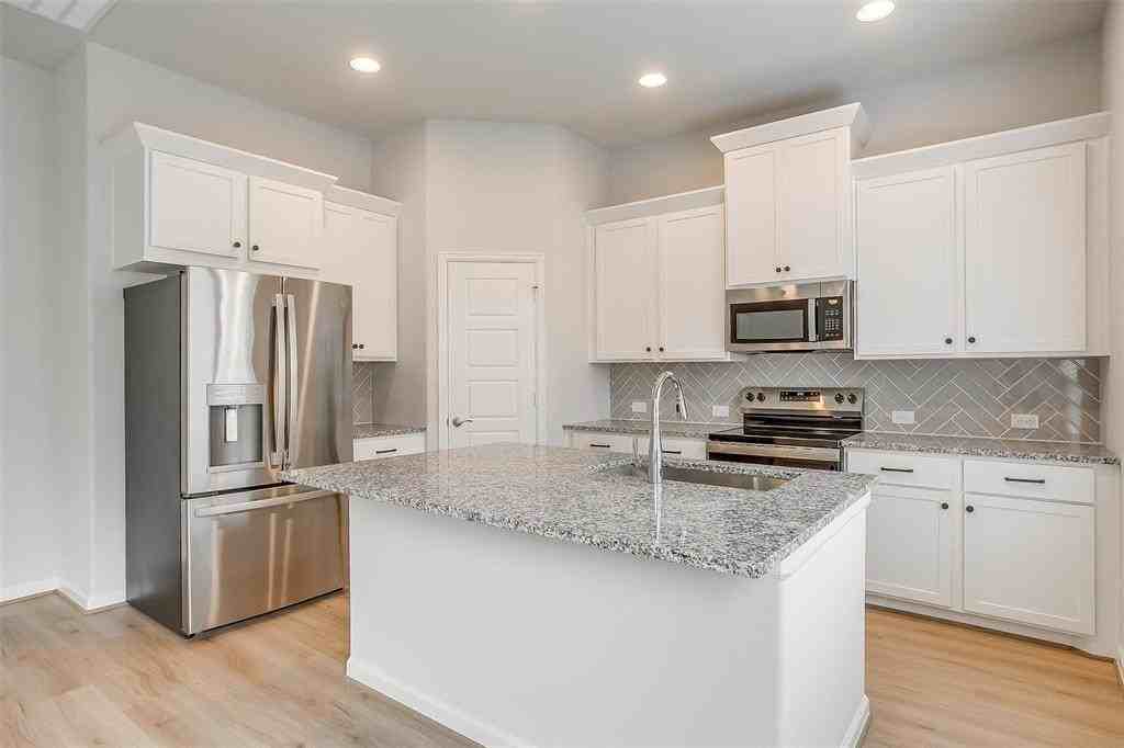 10434 Peonia St - Photo 6 of 36