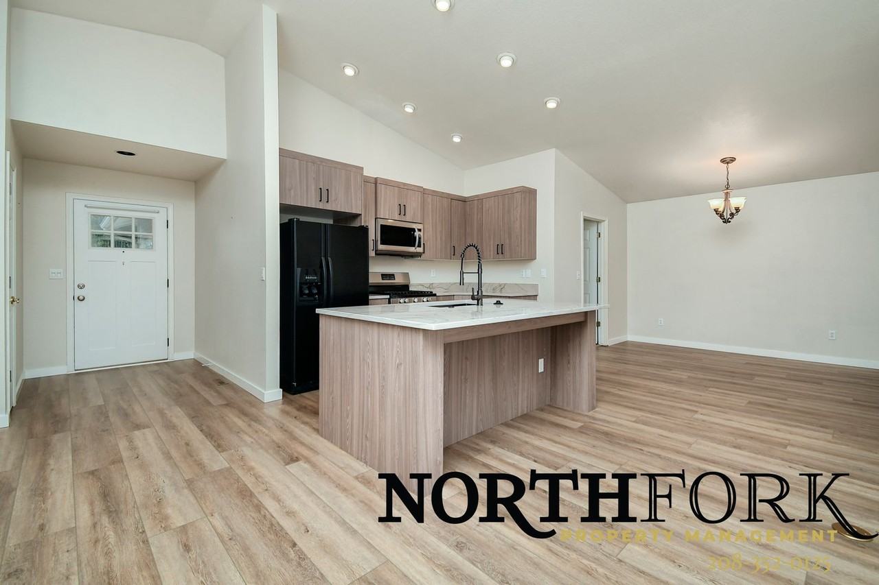 324 Procyon Pl - Photo 2 of 11