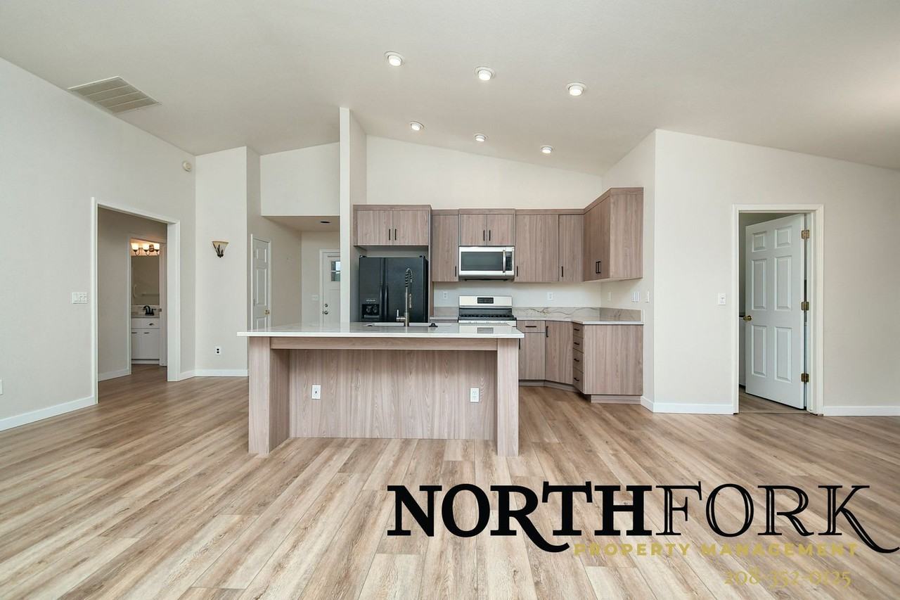 324 Procyon Pl - Photo 3 of 11