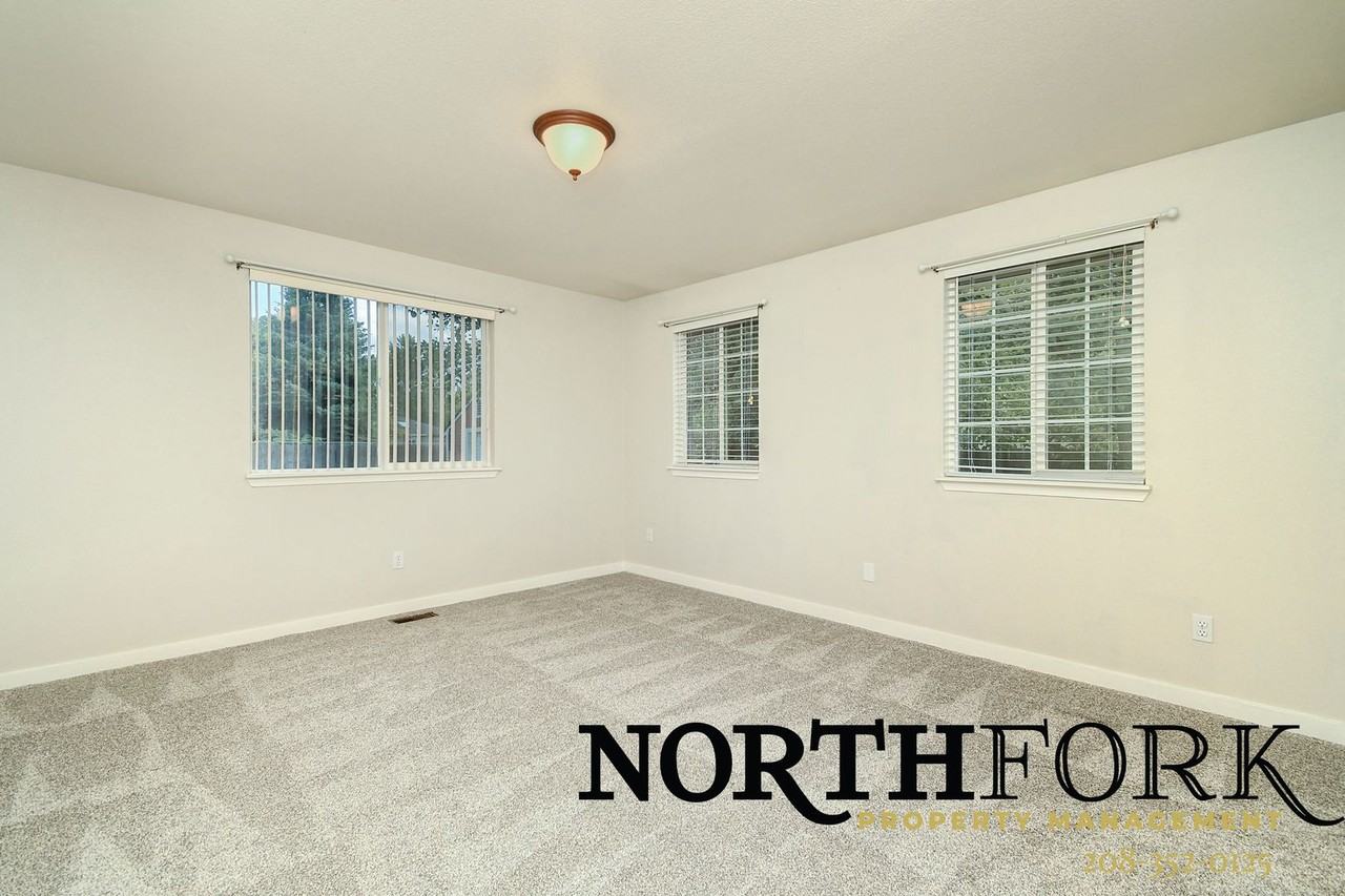 324 Procyon Pl - Photo 5 of 11