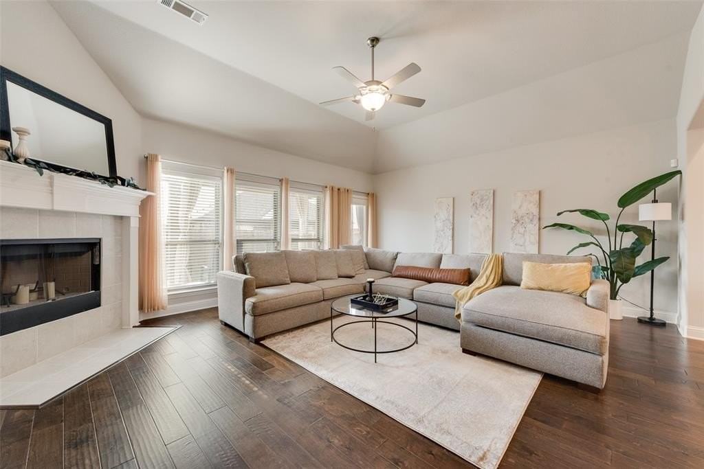 228 Dakota Dr - Photo 5 of 25