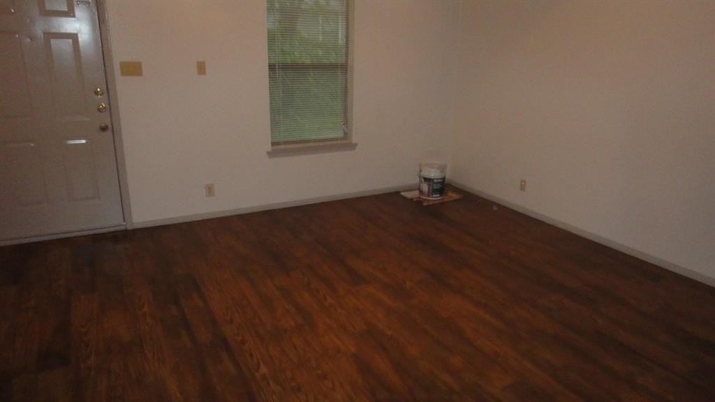 1115 Collier St - Photo 3 of 7