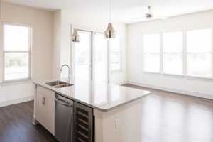 featured image of 2101 W Rosedale St #201